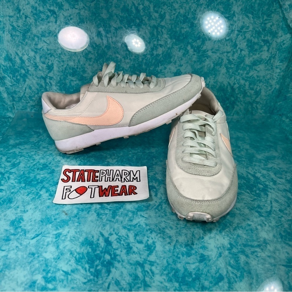 Nike Daybreak Pink Green Women’s Low Top Cute Athletic Shoes Size 7